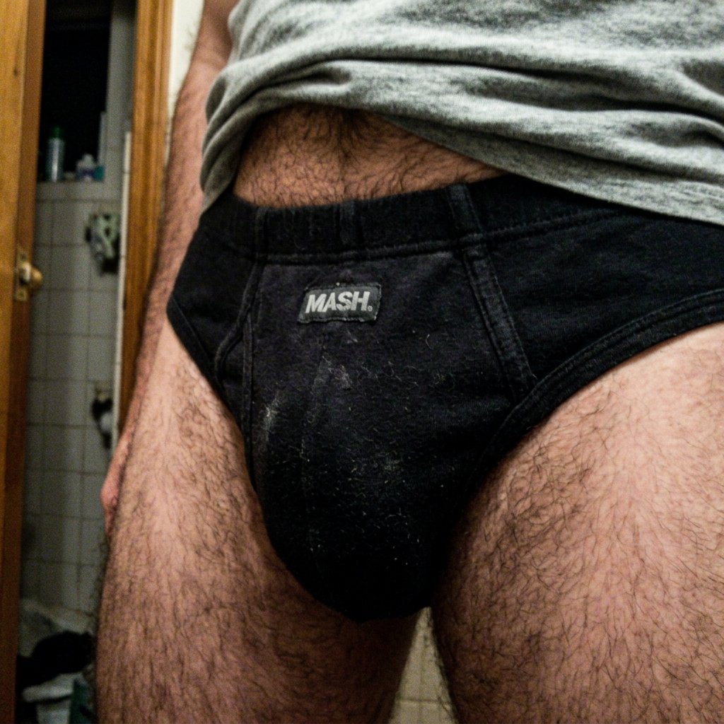 Cueca Slip Mash Preta Muito Usada Hairy 3