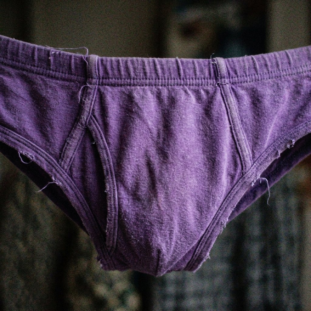 Cueca Slip Mash Roxa Muito Usada Hairy